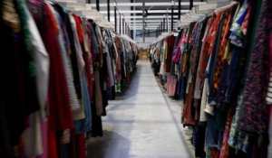 Réparations, retouches, pressing : comment les loueurs de vêtements redonnent vie à une robe (mais pas que)