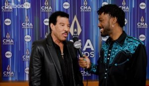 Lionel Richie Is Working On A Country Album, Talks Dick Clark Mentorship & More | CMA Awards 2022
