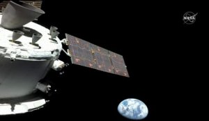 Les premières images de la Terre filmées par la capsule Orion en route vers la Lune