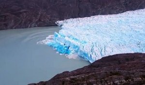 L'impressionnant décrochage d'un morceau de glacier - Perito Moreno