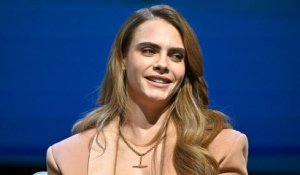 « J’ai grandi avec beaucoup de honte » : Cara Delevingne se confie sur son homosexualité