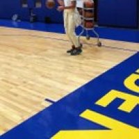 Steph Curry inscrit cinq paniers de suite du bout du terrain mais... c'est du fake !