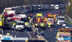 Loire : Les images d un carambolage monstre qui a impliqué plus de 30 voitures et poids lourds faisant un mort et plusieurs blessés en raison du verglas