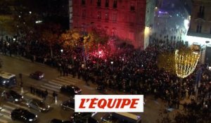 La joie sur les Champs-Élysées des supporters du Maroc - CM 2022 - MAR