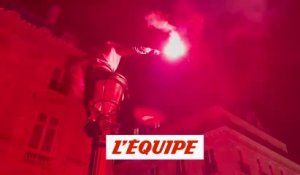 La joie des supporters du Maroc sur les Champs-Élysées  - Foot - CM 2022