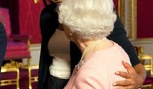 Pourquoi il ne faut JAMAIS toucher la reine d’Angleterre