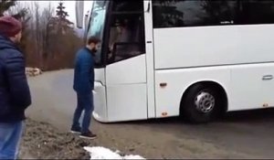 Ce chauffeur de bus va faire une très grosse bêtise