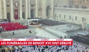 Les funérailles de Benoît XVI ont débuté