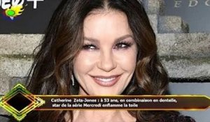 Catherine Zeta-Jones : à 53 ans, en combinaison en dentelle,  star de la série Mercredi enflamme la