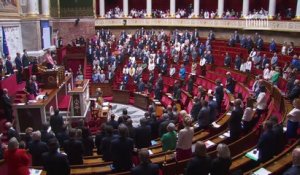 Attaque au couteau à Annecy: une minute de silence observée à l'Assemblée