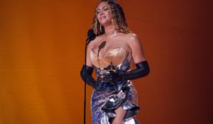 GALA VIDEO - Grammy Awards 2023 : Beyoncé rate le début de la cérémonie… pour une raison hallucinante