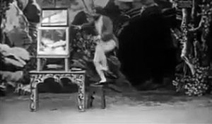 La chaise à porteur enchantée | movie | 1905 | Official Clip