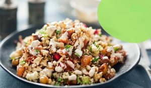 Salade de chou-fleur rôti, quinoa, feta, pois chiches et menthe