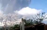 Eruption d'un volcan en Indonésie : images magnifiques