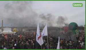 Des milliers de manifestants se réunissent à Paris et en France après l'utilisation du 49.3