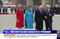 Le roi Charles III et Camilla arrivent sous les acclamations à la porte de Brandebourg à Berlin