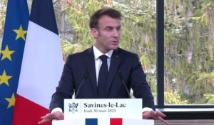 Emmanuel Macron: "Nous allons demander à chaque secteur un plan de sobriété sur l'eau d'ici à l'été"