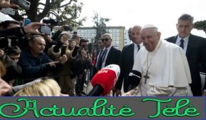 “Je suis encore vivant” : sorti de l’hôpital, le pape François rassure sur son état de santé