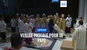 Veillée pascale pour le pape avant la traditionnelle bénédiction "Urbi et Orbi"