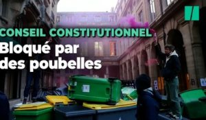 Le Conseil constitutionnel bloqué par des poubelles, à la veille de sa décision sur la réforme des retraites