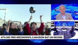 Franz-Olivier Giesbert : «Pour faire des papouilles ou signer des chèques, Emmanuel Macron gouverne beaucoup avec la main»