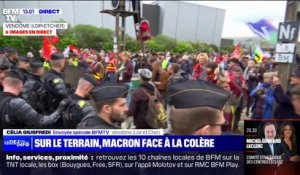 Des manifestants envahissent les voies à Vendôme peu avant l'arrivée d'Emmanuel Macron