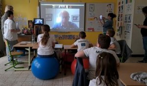 Visioconférence entre Dirk Frimout et des élèves de l’école spécialisée Les Co’Kain