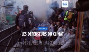 Échauffourées à Paris entre militants écologistes et policiers en marge de l'AG de TotalEnergies