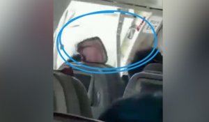 Grosse frayeur en plein vol : un passager ouvre la porte de l'avion juste avant l'atterrissage