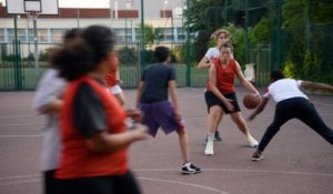 Ce groupe de basketteuses s'approprie un terrain souvent monopolisé « par les gars »