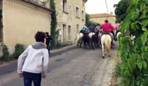 Théziers : la manade Labourayre en ouverture de la fête votive