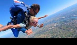 Isabelle Aubret : "C'est beau la vie !" La chanteuse saute en parachute pour son 85e anniversaire