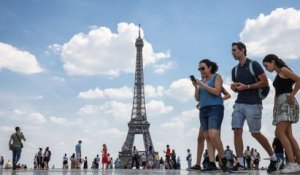 Ivres, deux touristes américains se cachent dans la tour Eiffel et y passent la nuit