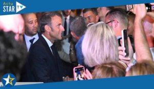 Brigitte et Emmanuel Macron à Brégançon  bain de foule, selfies… Ils s’aventurent hors du fort