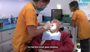 Ce cabinet dentaire ambulant soigne les personnes âgées