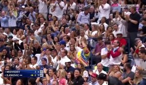 Triple récital au filet : Djokovic sauve une balle de break avec brio dans le deuxième set
