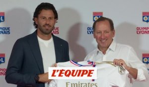 Grosso pose avec le maillot de l'OL - Foot - L1 - Lyon