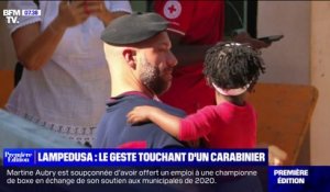 Le geste touchant d'un carabinier qui rassure une petite fille à Lampedusa