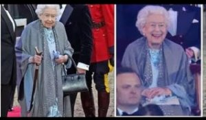 La foule rugit alors que la reine arrive sur le tapis rouge du Royal Windsor Horse Show