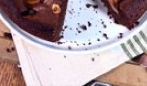 CUISINE ACTUELLE - Gâteau moelleux au chocolat, poire williams et noisettes