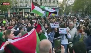 Manif pro-palestinienne: Des manifestants ont scandé hier soir "Allah Akbar" place de la République à Paris... le jour des obsèques du professeur Dominique Bernard - Regardez