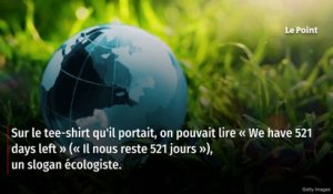 Des militants écologistes interrompent une interview de Marion Maréchal