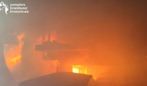 Incendie dans un hôtel squatté place du Jeu de Balle dans les Marolles à Bruxellles