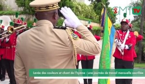 [#Reportage] Levée des couleurs et chant de l’hymne : une journée de travail mensuelle sacrifiée