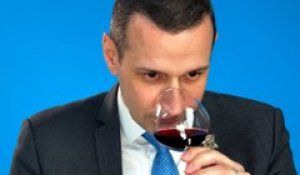 Le meilleur sommelier de France déguste trois vins à l'aveugle