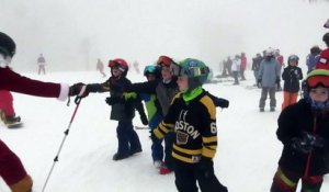 Aux Etats-Unis, 300 Pères Noël chaussent les skis