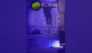 Rod Wave Jumps From The Balcony During His Performance