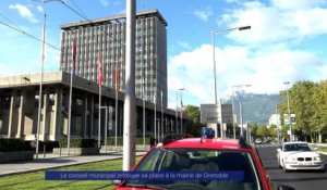 Reportage - Le conseil municipal retrouve sa place à la mairie de Grenoble