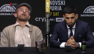 UFC 298 - Quand Volkanovski fait semblant de dormir lors des réponses de Topuria