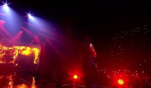 Gazo chante son tube "Die" en live à Bercy